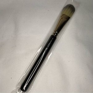 MAC Cosmetics full sized 190 foundation brush